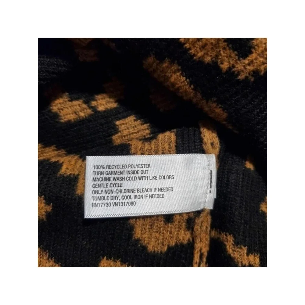 Knox RoseV-Neck Pullover Sweater